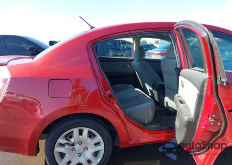 2011 Nissan Sentra 2.0S z USA, uszkodzony, nr VIN 3N1AB6APXBL724574